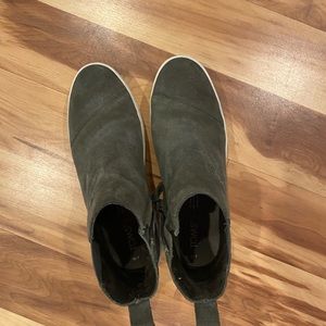 Tom’s sneakers size 7